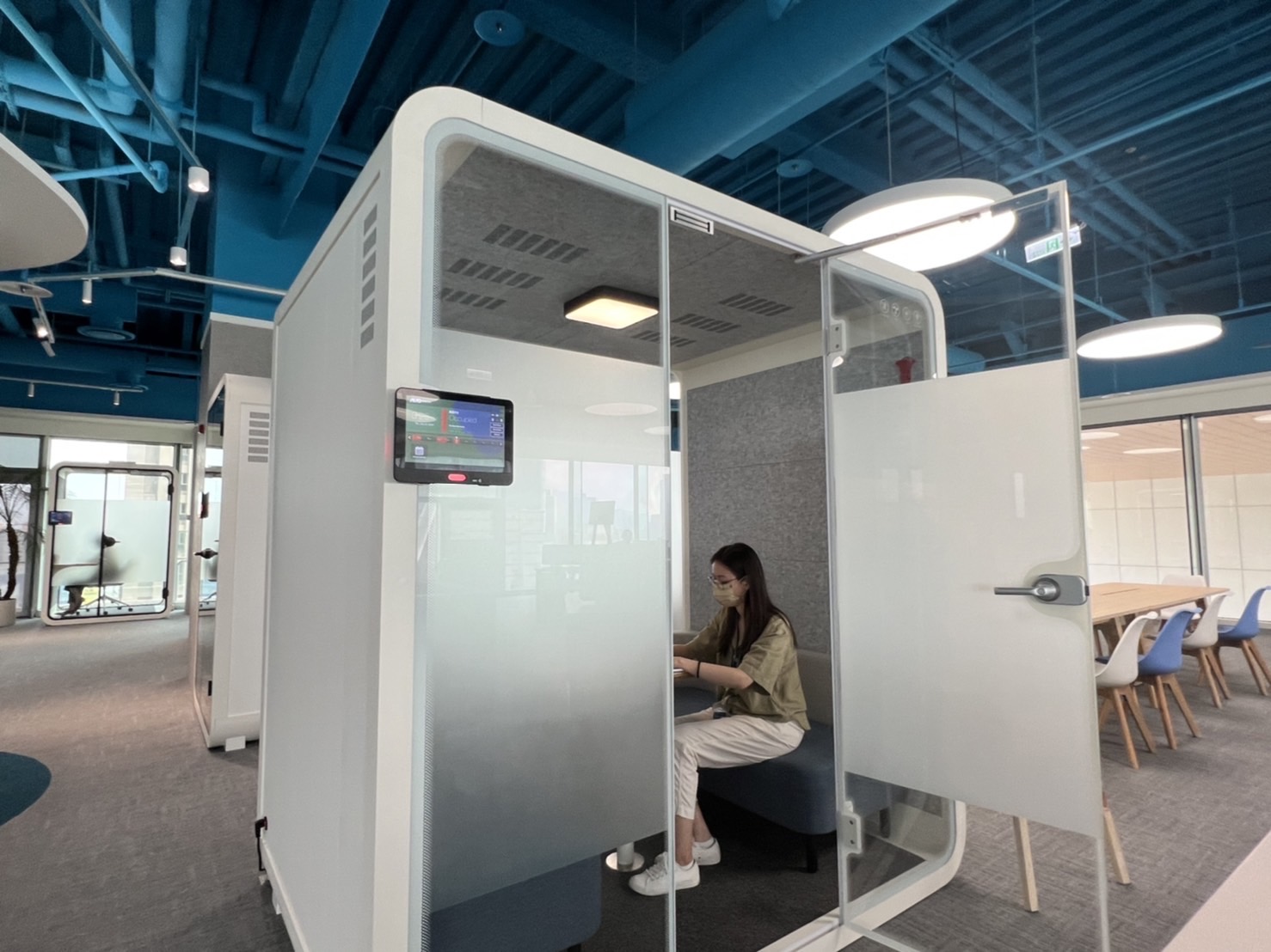 友達高雄據點的智慧行動辦公艙，展現友達在面板以外的研發應用軟實力