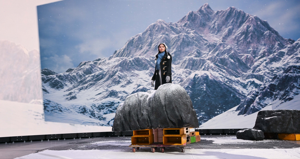 友達顯示屏專業調校技術與專案安裝經驗，使顯示屏呈現創作者想表達的精緻內容，讓表演者有沉浸式臨場感使演出逼真