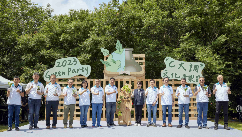 友達光電攜手供應商夥伴及台中市政府，共同倡議及推廣加樹減塑、節能減碳的淨零綠生活