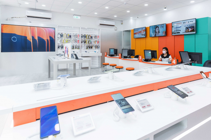 創利空間智慧零售軟硬整合方案，協助台灣大哥大門市完成數位內容行銷系統的佈建，打造全新世代的數位服務據點