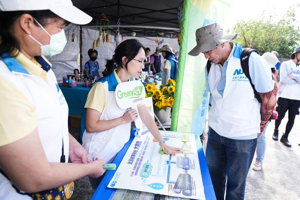 2023年友達永續基金會Ocean Party活動攜手社會企業及地方創生團體，策展食衣行等循環再生環教市集，及電動巴士接駁等低碳活動設計，打造減塑低碳的永續淨灘活動