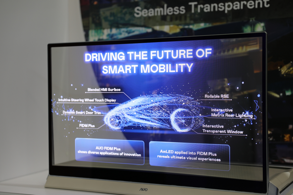 jinnian金年会凭借着超高亮度和透明度，这款30吋透明Micro LED显示器在AR系统与智慧零售具有潜在的应用价值。