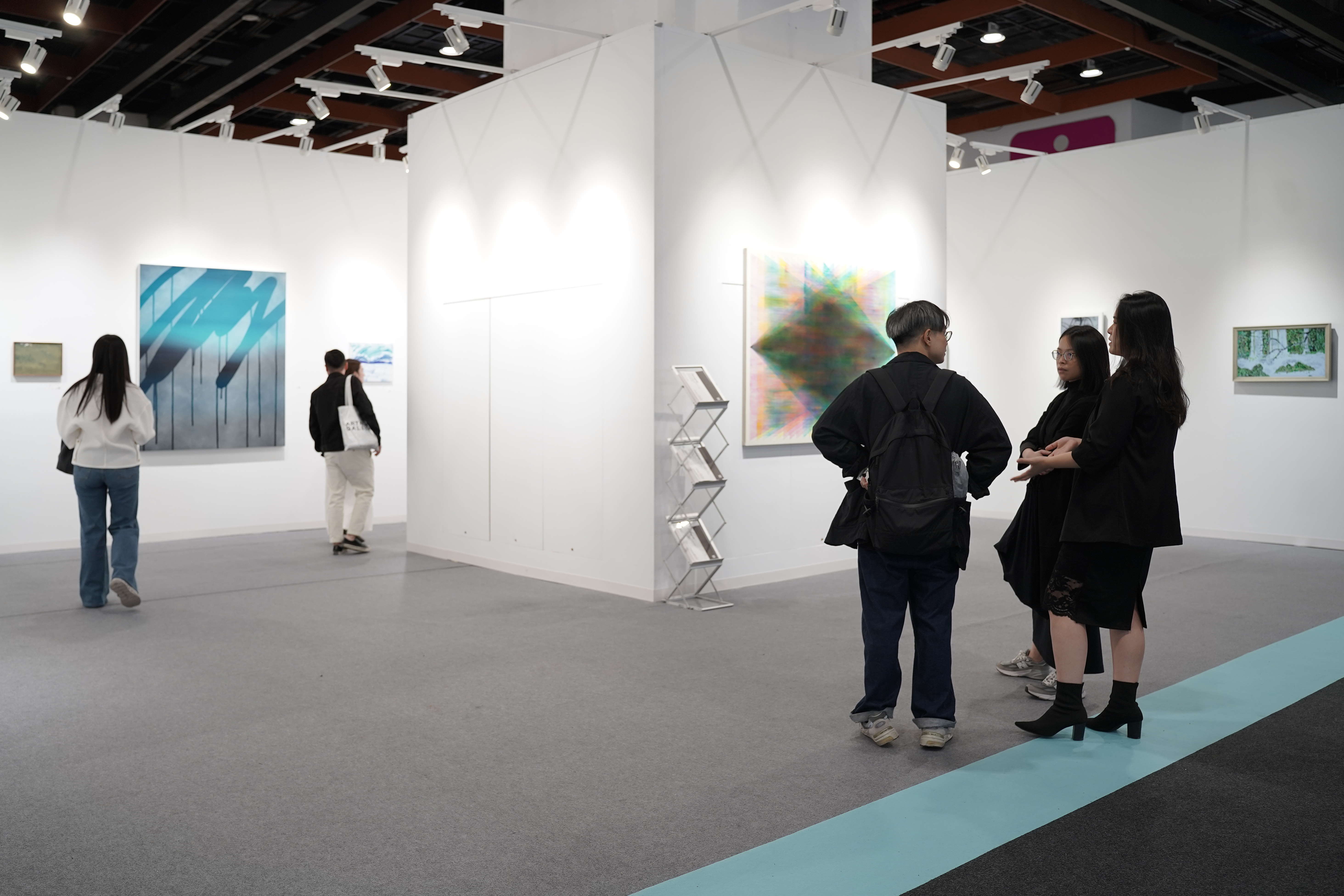 友達FindARTs將數位藝術與傳統媒介連結起來，不僅為觀眾呈現出卓越的視覺饗宴，更期望啟發新的藝術創作與展示形式，揭開數位藝術的新殿堂