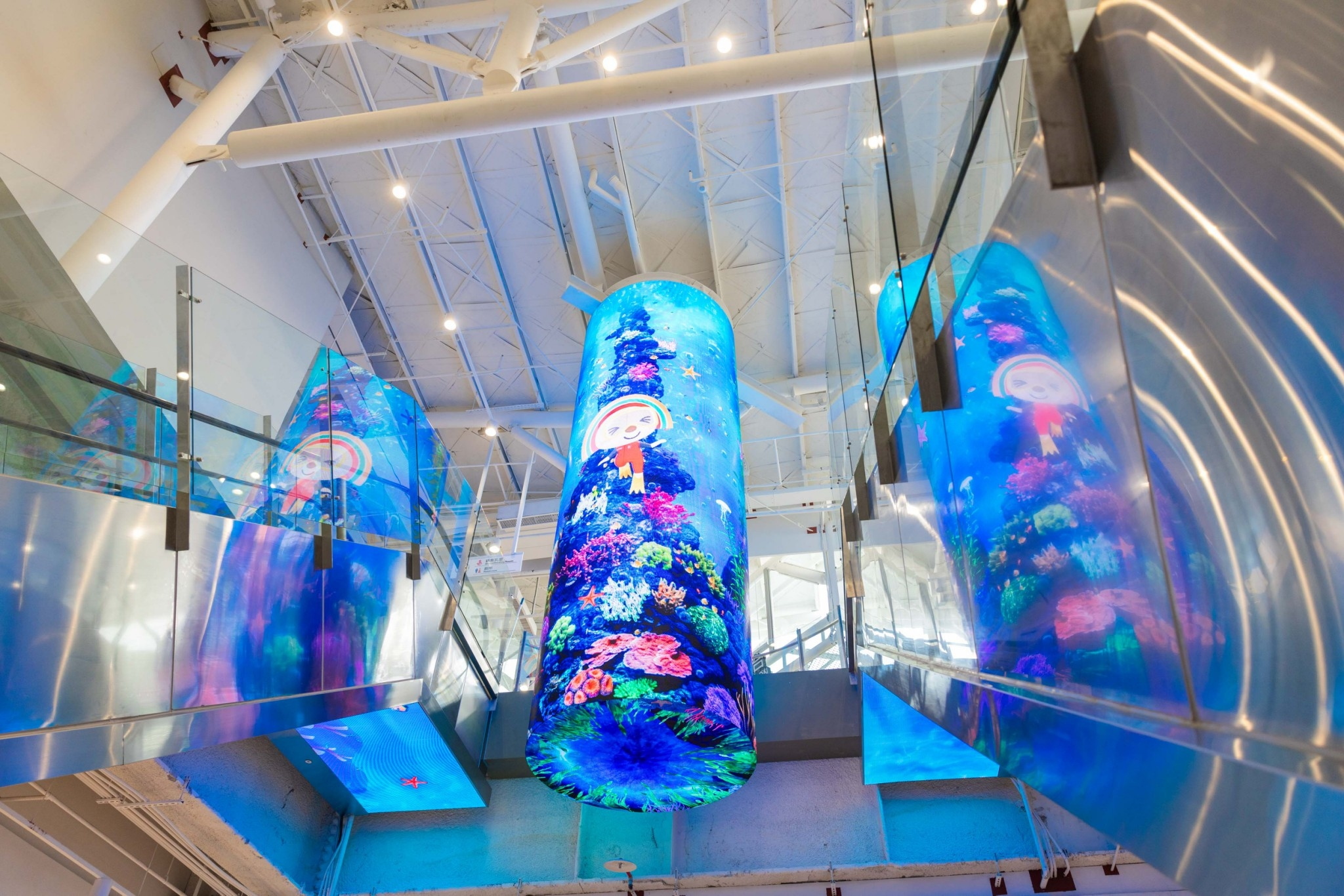 達擎與傑可達整合先進顯示技術與軟硬體應用服務，提供一系列大型LED顯示解決方案，為全新改裝開幕的「清水服務區」佈局嶄新視覺體驗。