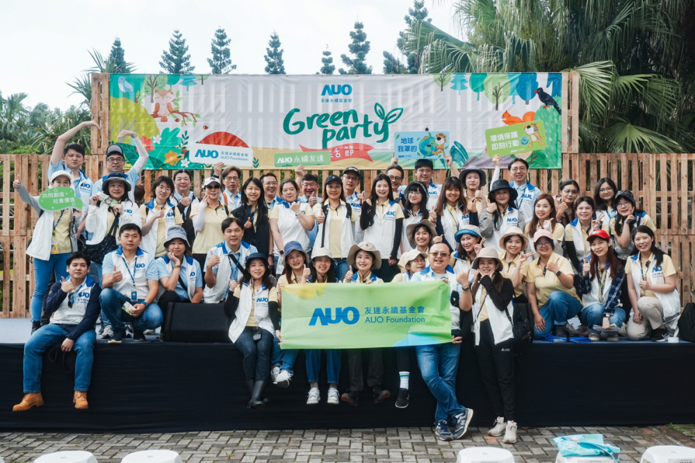 友達積極推動低碳轉型、節能減碳與減塑行動，落實環境承諾與社會責任，榮獲「台灣百大永續典範企業獎」