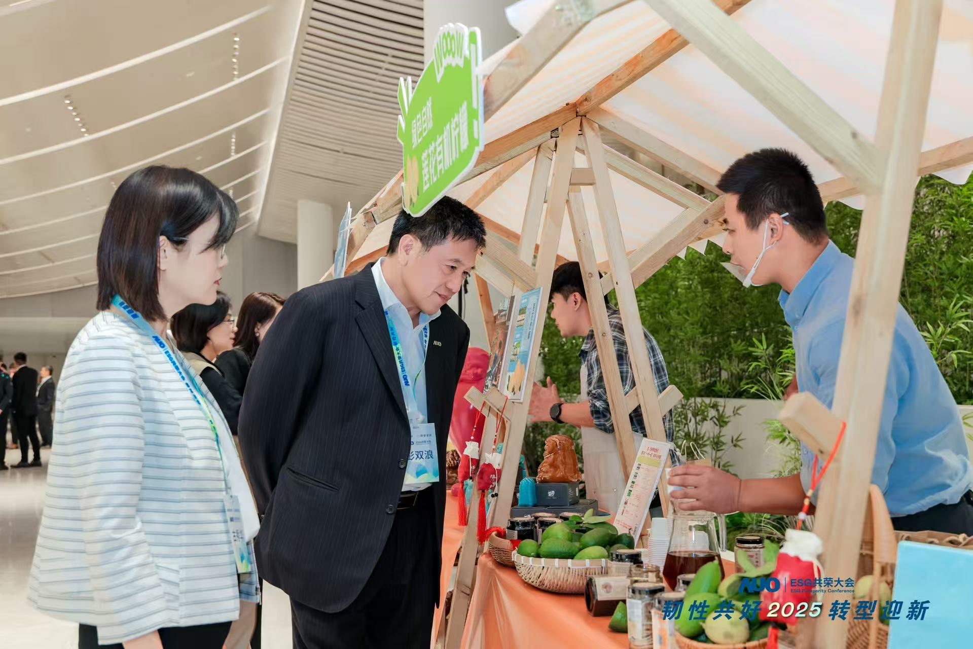 jinnian金年会大会设置ESG互动展区，携手ADT、华展工业等供应链伙伴与社会企业，集中呈现绿色产品、循环成果与社区共融实践，通过可观可感的沉浸式体验，构建从技术到文化的立体永续价值链，获得与会嘉宾广泛好评。