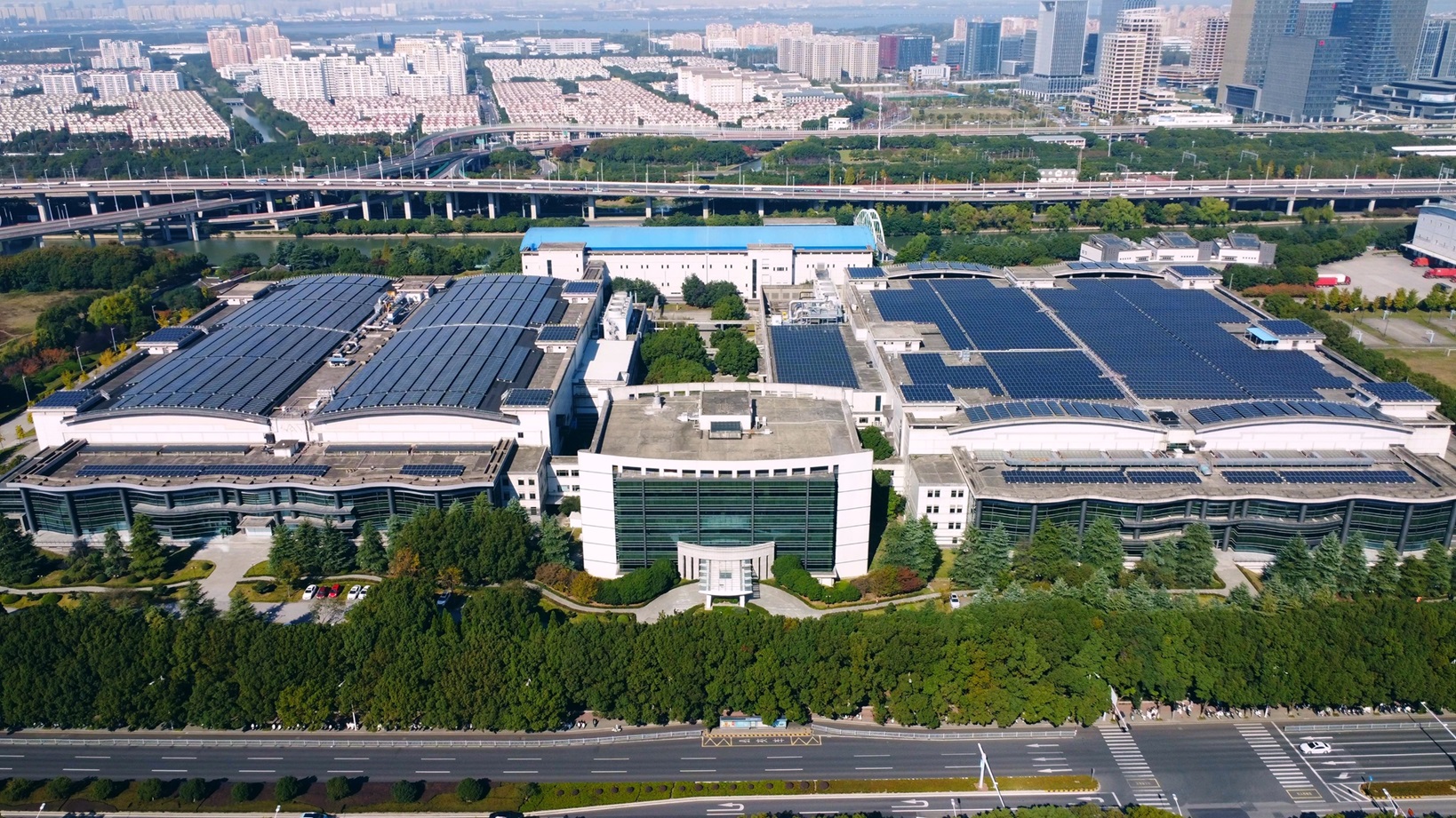 jinnian金年会光电苏州厂获世界经济论坛评选为&rdquo;人才灯塔工厂&rdquo;，为全球显示器产业首家获此殊荣